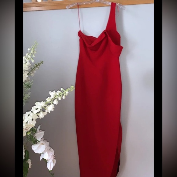 Red maxi gown with side slit - Picture 9 of 9